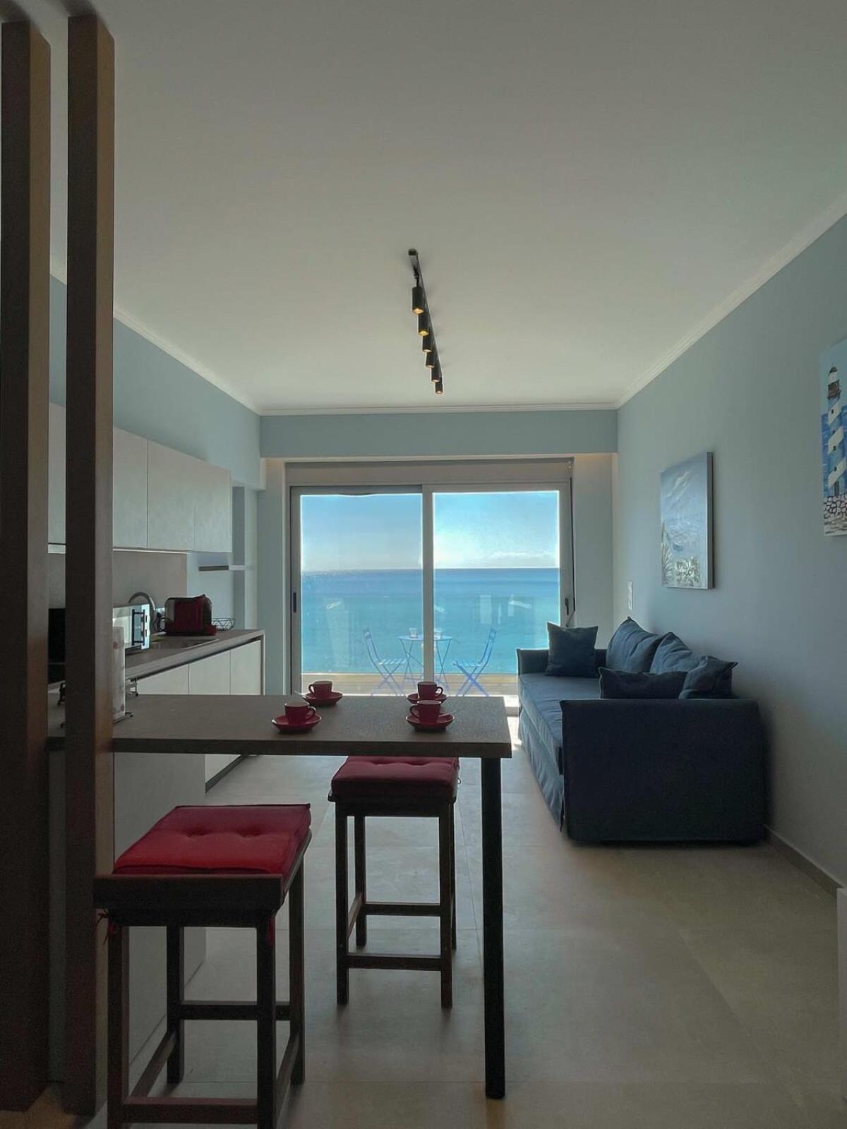 Sea Breeze Modern Studio With Balcony Apartmán